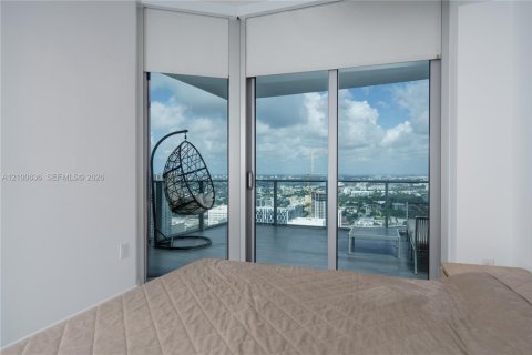 Condo in Miami, Florida, 1 bedroom  № 2401525 - photo 13
