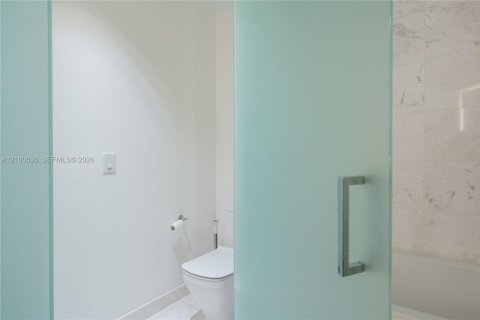 Condo in Miami, Florida, 1 bedroom  № 2401525 - photo 18