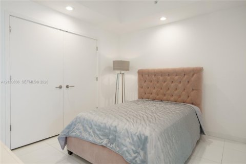Condo in Miami, Florida, 1 bedroom  № 2401525 - photo 26