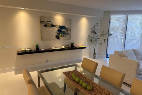 Снять в аренду кондоминиум в Ки-Бискейн, Флорида 2 спальни, 159.79м2, № 1958761 - фото 3