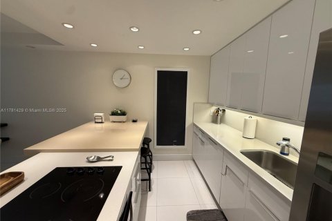 Снять в аренду кондоминиум в Ки-Бискейн, Флорида 2 спальни, 159.79м2, № 1958761 - фото 11