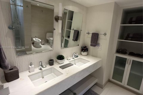 Снять в аренду кондоминиум в Ки-Бискейн, Флорида 2 спальни, 159.79м2, № 1958761 - фото 9