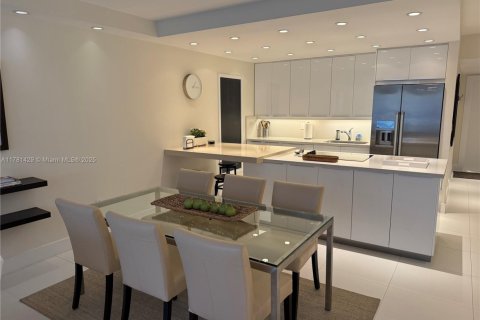 Снять в аренду кондоминиум в Ки-Бискейн, Флорида 2 спальни, 159.79м2, № 1958761 - фото 4