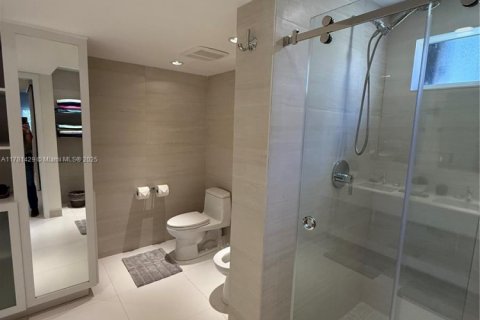 Снять в аренду кондоминиум в Ки-Бискейн, Флорида 2 спальни, 159.79м2, № 1958761 - фото 7