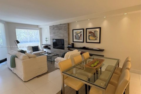 Снять в аренду кондоминиум в Ки-Бискейн, Флорида 2 спальни, 159.79м2, № 1958761 - фото 2