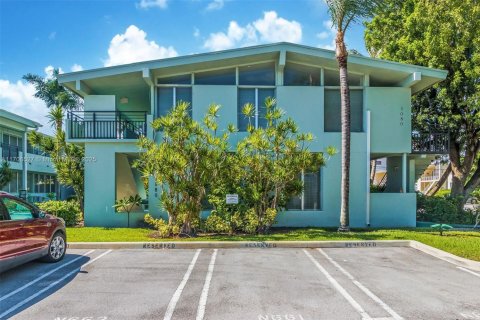 Propiedad comercial en venta en Bay Harbor Islands, Florida № 1459944 - foto 21