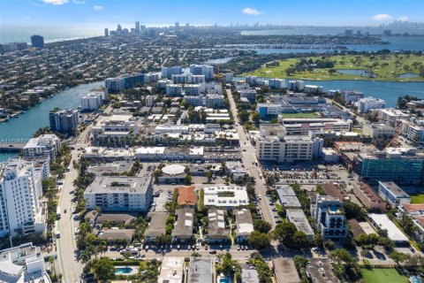 Propiedad comercial en venta en Bay Harbor Islands, Florida № 1459944 - foto 27