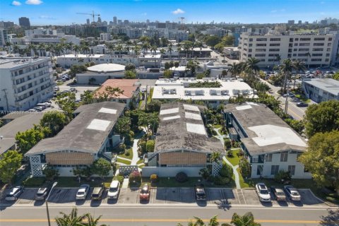 Propiedad comercial en venta en Bay Harbor Islands, Florida № 1459944 - foto 17