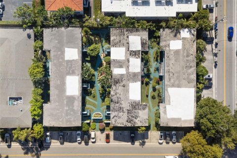 Propiedad comercial en venta en Bay Harbor Islands, Florida № 1459944 - foto 24