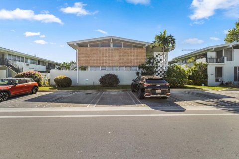 Propiedad comercial en venta en Bay Harbor Islands, Florida № 1459944 - foto 10