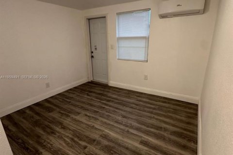 Propiedad comercial en alquiler en Hollywood, Florida, 128.58 m2 № 2017972 - foto 3