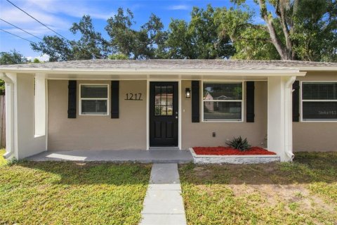 House in Tampa, Florida 3 bedrooms, 136.85 sq.m. № 2322440