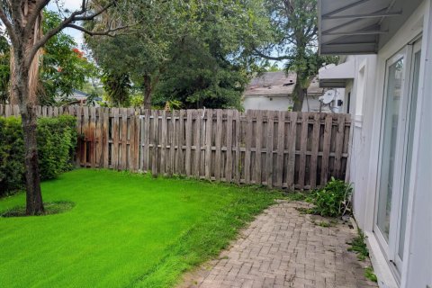 Commercial property in Sunrise, Florida 315.87 sq.m. № 2252754 - photo 9