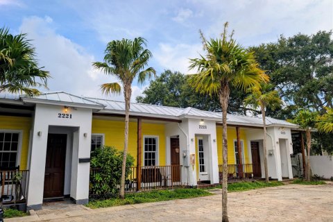 Commercial property in Sunrise, Florida 315.87 sq.m. № 2252754