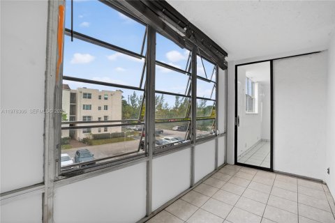 Condominio en alquiler en Lauderdale Lakes, Florida, 1 dormitorio, 69.49 m2 № 2043545 - foto 8