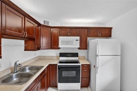 Condominio en alquiler en Lauderdale Lakes, Florida, 1 dormitorio, 69.49 m2 № 2043545 - foto 5