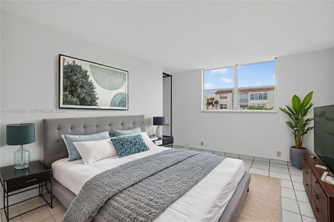 Condominio en alquiler en Lauderdale Lakes, Florida, 1 dormitorio, 69.49 m2 № 2043545 - foto 6