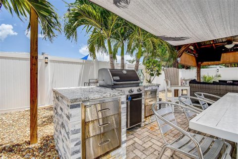 House in Madeira Beach, Florida 3 bedrooms, 114.55 sq.m. № 1873659 - photo 23