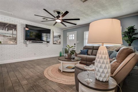 House in Madeira Beach, Florida 3 bedrooms, 114.55 sq.m. № 1873659 - photo 3
