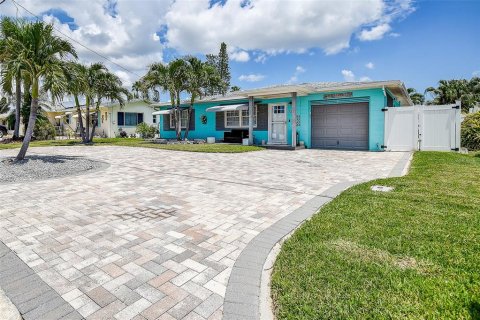 House in Madeira Beach, Florida 3 bedrooms, 114.55 sq.m. № 1873659 - photo 27