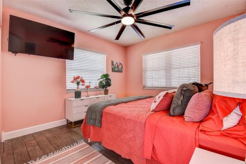 House in Madeira Beach, Florida 3 bedrooms, 114.55 sq.m. № 1873659 - photo 13