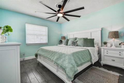 House in Madeira Beach, Florida 3 bedrooms, 114.55 sq.m. № 1873659 - photo 8