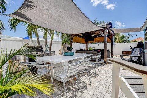 House in Madeira Beach, Florida 3 bedrooms, 114.55 sq.m. № 1873659 - photo 20