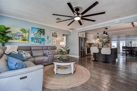 House in Madeira Beach, Florida 3 bedrooms, 114.55 sq.m. № 1873659 - photo 2