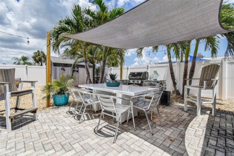 House in Madeira Beach, Florida 3 bedrooms, 114.55 sq.m. № 1873659 - photo 28