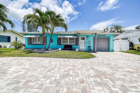 House in Madeira Beach, Florida 3 bedrooms, 114.55 sq.m. № 1873659 - photo 29