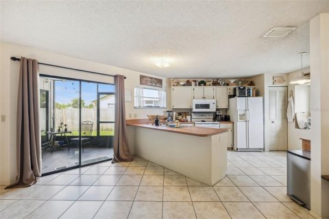 Propiedad comercial en venta en Orlando, Florida, 4 dormitorios, 196.3 m2 № 2238359 - foto 12