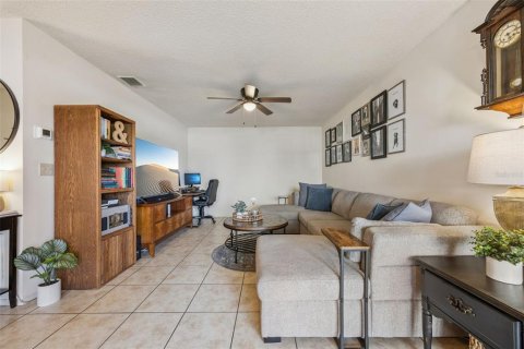 Propiedad comercial en venta en Orlando, Florida, 4 dormitorios, 196.3 m2 № 2238359 - foto 10