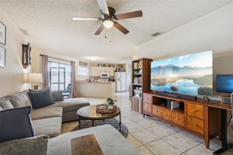 Propiedad comercial en venta en Orlando, Florida, 4 dormitorios, 196.3 m2 № 2238359 - foto 11