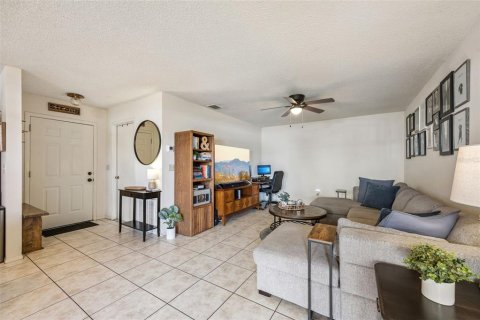 Propiedad comercial en venta en Orlando, Florida, 4 dormitorios, 196.3 m2 № 2238359 - foto 9