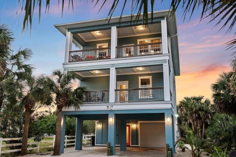 House in Flagler Beach, Florida 5 bedrooms, 297.29 sq.m. № 1565579 - photo 1