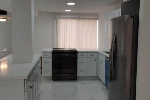 Touwnhouse à louer à Plantation, Floride: 3 chambres, 201.6 m2 № 1960704 - photo 9