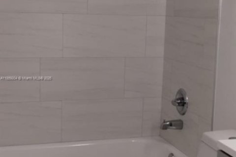 Touwnhouse à louer à Plantation, Floride: 3 chambres, 201.6 m2 № 1960704 - photo 15