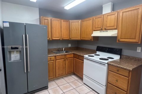 Condominio en venta en Coral Springs, Florida, 2 dormitorios, 88.26 m2 № 2004286 - foto 4