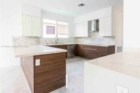 Купить виллу или дом в Майами, Флорида 4 спальни, 355.07м2, № 2048256 - фото 12