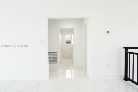 Купить виллу или дом в Майами, Флорида 4 спальни, 355.07м2, № 2048256 - фото 22