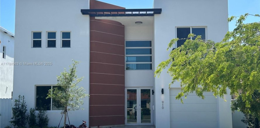 Дом в Майами, Флорида 4 спальни, 355.07м2 № 2048256