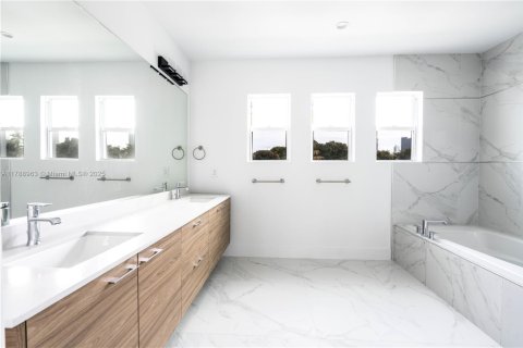 Купить виллу или дом в Майами, Флорида 4 спальни, 355.07м2, № 2048256 - фото 29