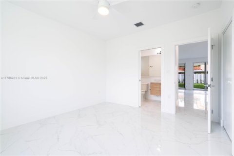 Купить виллу или дом в Майами, Флорида 4 спальни, 355.07м2, № 2048256 - фото 6