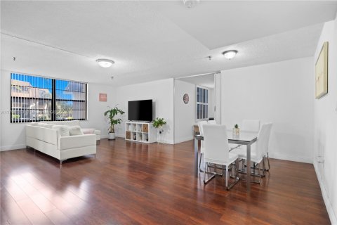 Condominio en venta en Miami, Florida, 2 dormitorios, 111.2 m2 № 1713161 - foto 1