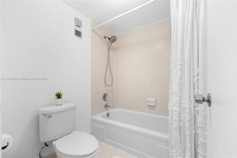 Condominio en venta en Miami, Florida, 2 dormitorios, 111.2 m2 № 1713161 - foto 14