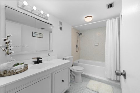 Condominio en venta en Miami, Florida, 2 dormitorios, 111.2 m2 № 1713161 - foto 9