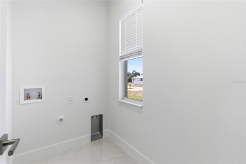 House in Port Charlotte, Florida 3 bedrooms, 138.05 sq.m. № 2166085 - photo 26