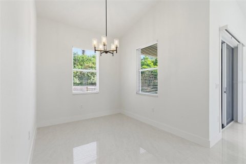 House in Port Charlotte, Florida 3 bedrooms, 138.05 sq.m. № 2166085 - photo 12