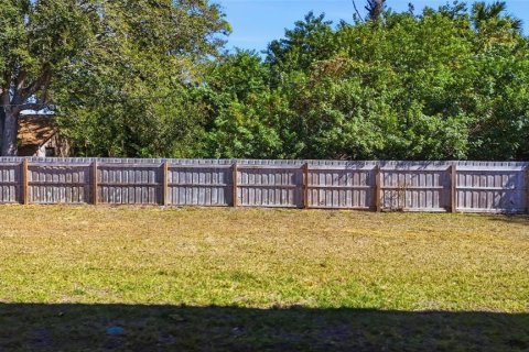 House in Port Charlotte, Florida 3 bedrooms, 138.05 sq.m. № 2166085 - photo 30