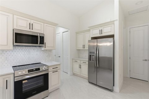 House in Port Charlotte, Florida 3 bedrooms, 138.05 sq.m. № 2166085 - photo 10